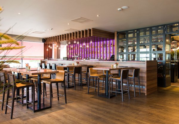 EH---HOLIDAY-INN-EINDHOVEN---BAR---1.jpg