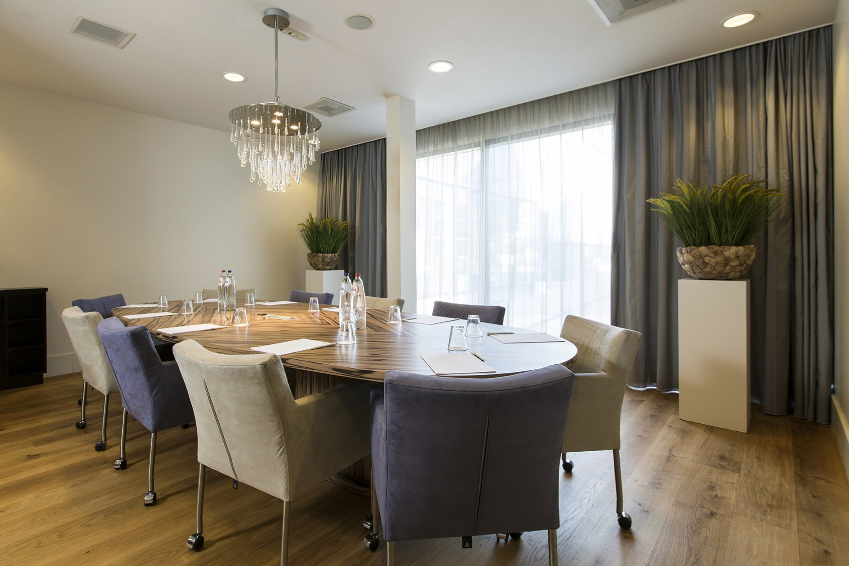 EH - HOLIDAY INN EINDHOVEN - MEETING - BOARDROOM - 2_WEB.jpg