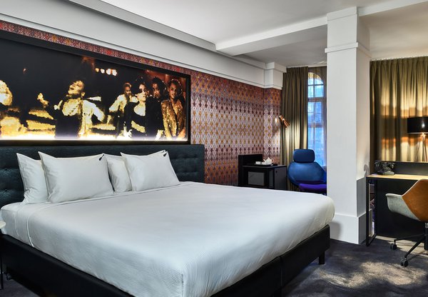 HARD-ROCK-HOTEL-AMSTERDAM_DELUXE-DOUBLE_001.jpg