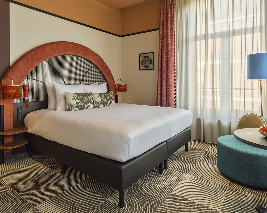 JAN LUYKEN HOTEL AMSTERDAM_DELUXE_ROOM_001_LR.jpg