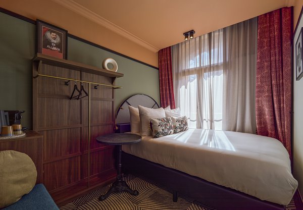 JAN LUYKEN HOTEL AMSTERDAM_SMALL_DOUBLE_ROOM_002_LR.jpg