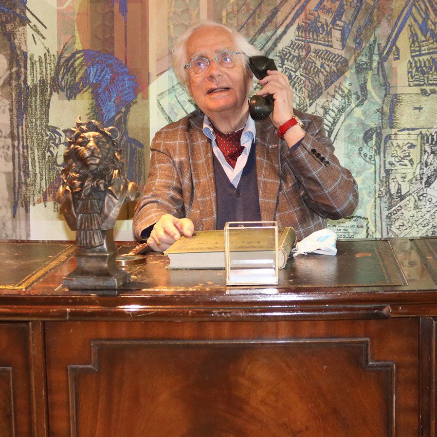 Meneer_Dijkstra_bureau_AMED_2021_vierkant.jpg