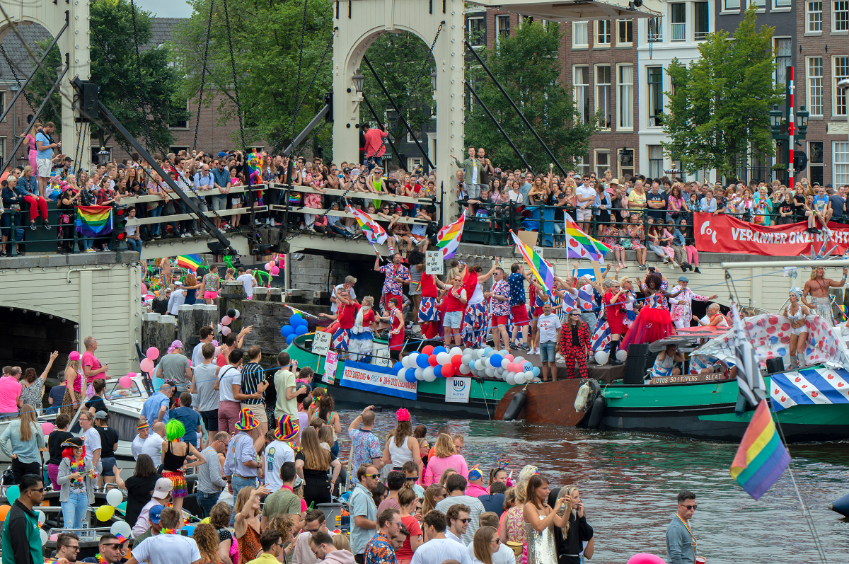 Oranje-hotel-leeuwarden-Roze zaterdag-friesland-image-1.png