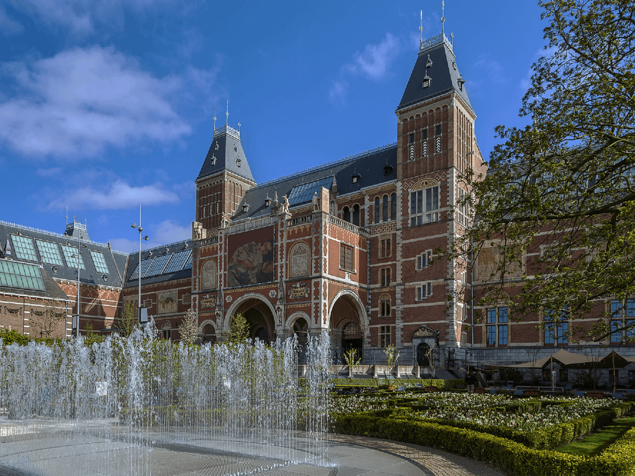 Rijksmuseum_met_fontein.9b6d9c6f.original.fill-1280x960 (1) (1).png
